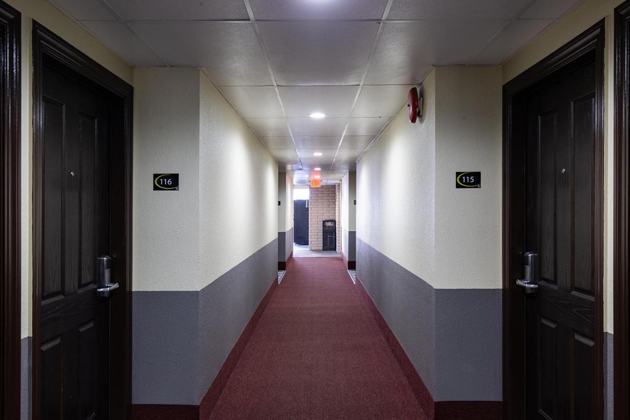 Super 8 By Wyndham Eureka Hotel Luaran gambar