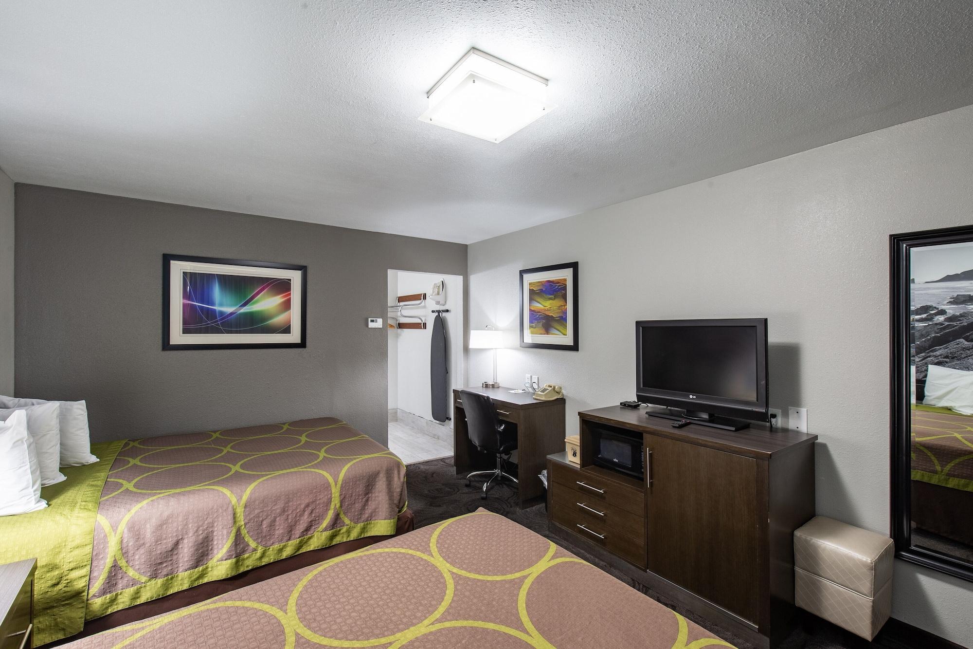 Super 8 By Wyndham Eureka Hotel Luaran gambar