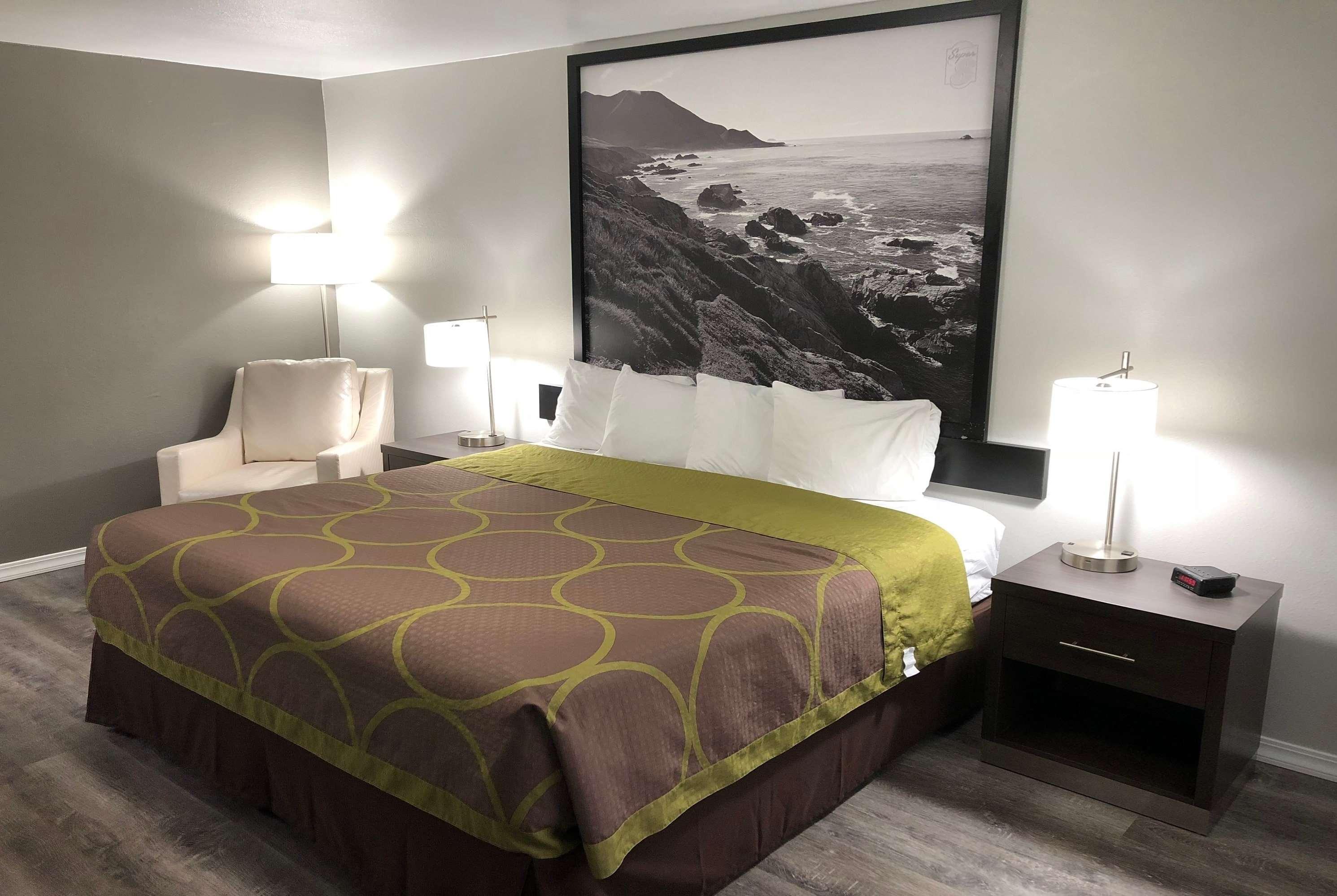 Super 8 By Wyndham Eureka Hotel Luaran gambar