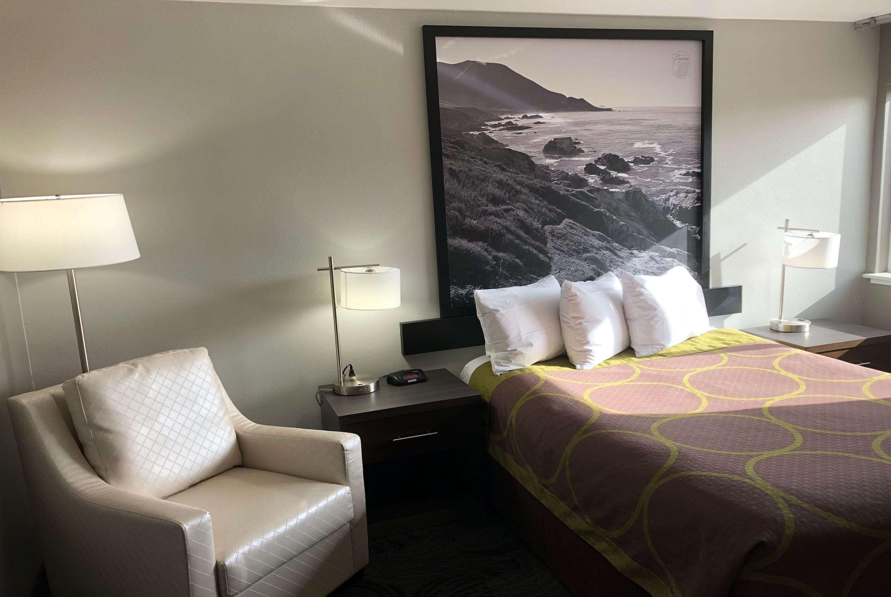 Super 8 By Wyndham Eureka Hotel Luaran gambar