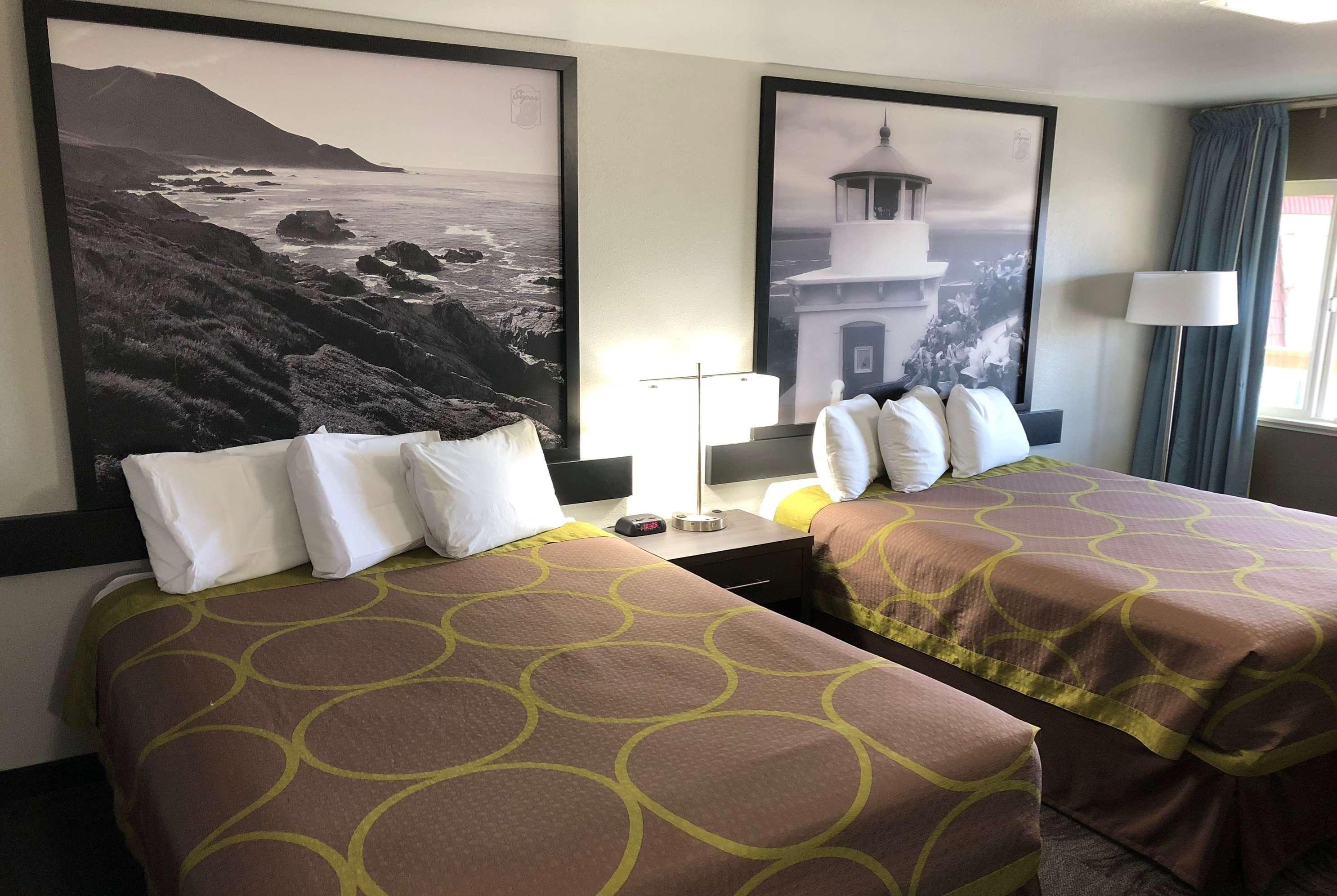 Super 8 By Wyndham Eureka Hotel Luaran gambar