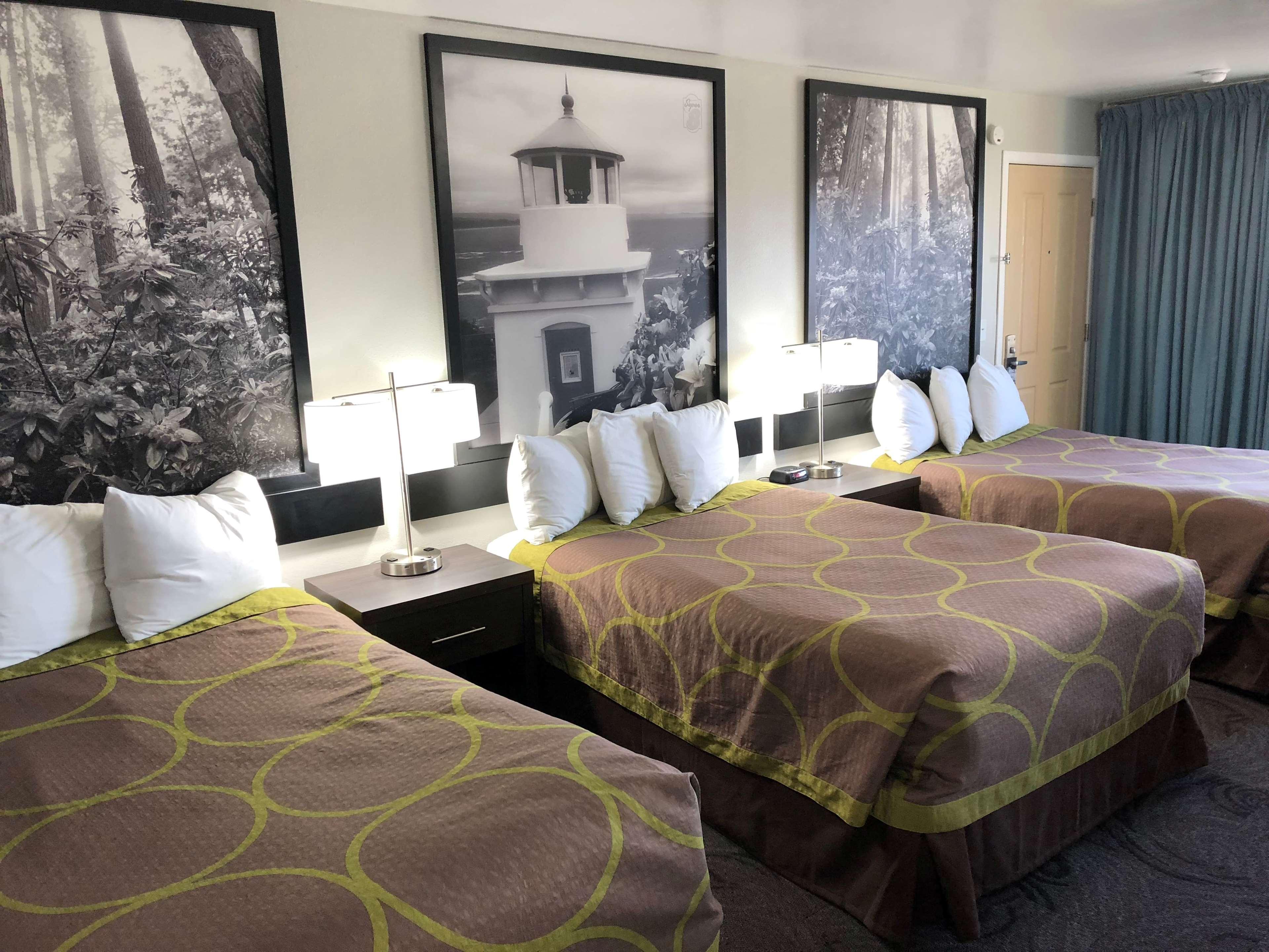 Super 8 By Wyndham Eureka Hotel Luaran gambar