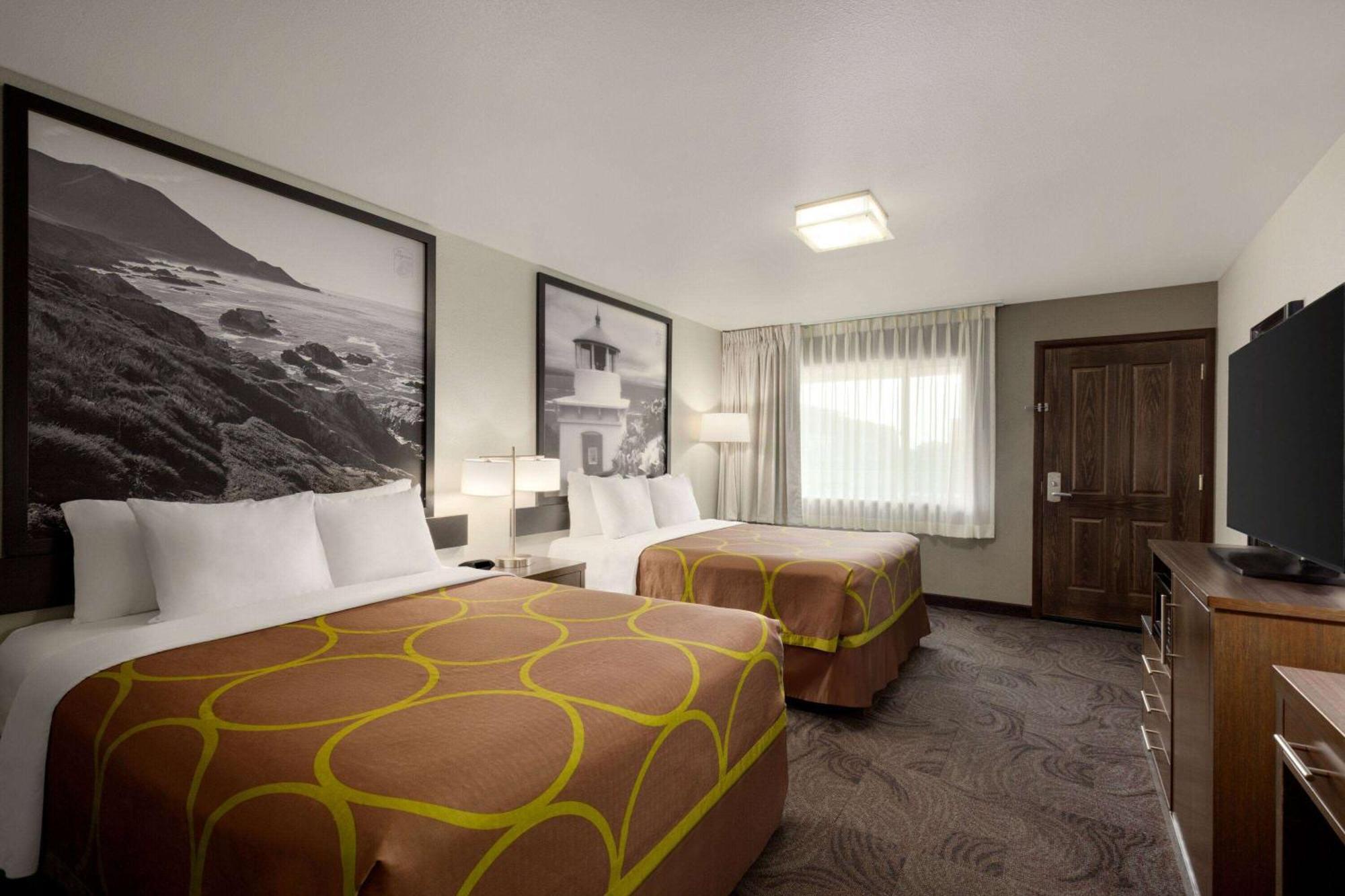 Super 8 By Wyndham Eureka Hotel Luaran gambar