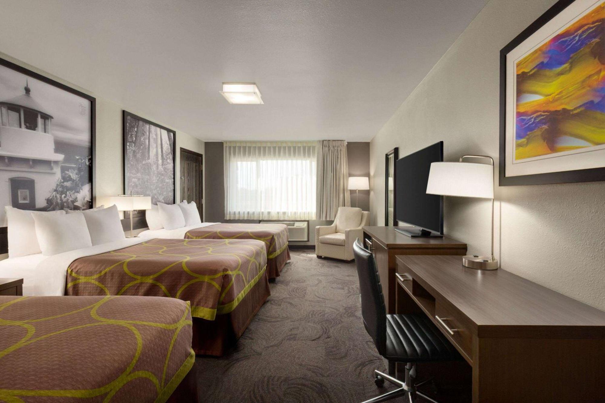 Super 8 By Wyndham Eureka Hotel Luaran gambar