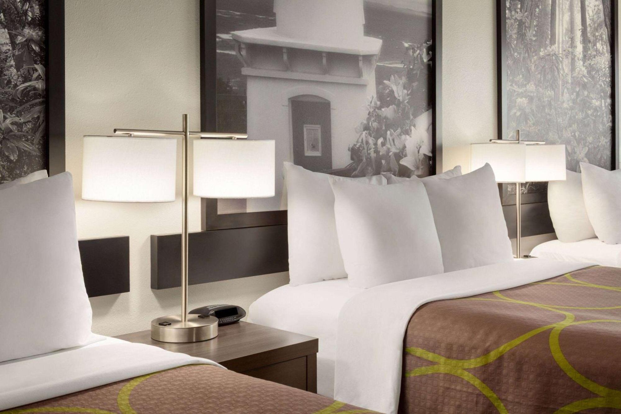 Super 8 By Wyndham Eureka Hotel Luaran gambar