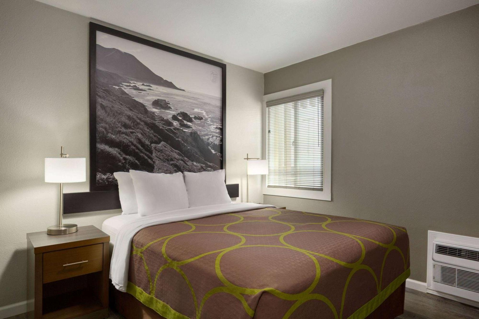 Super 8 By Wyndham Eureka Hotel Luaran gambar