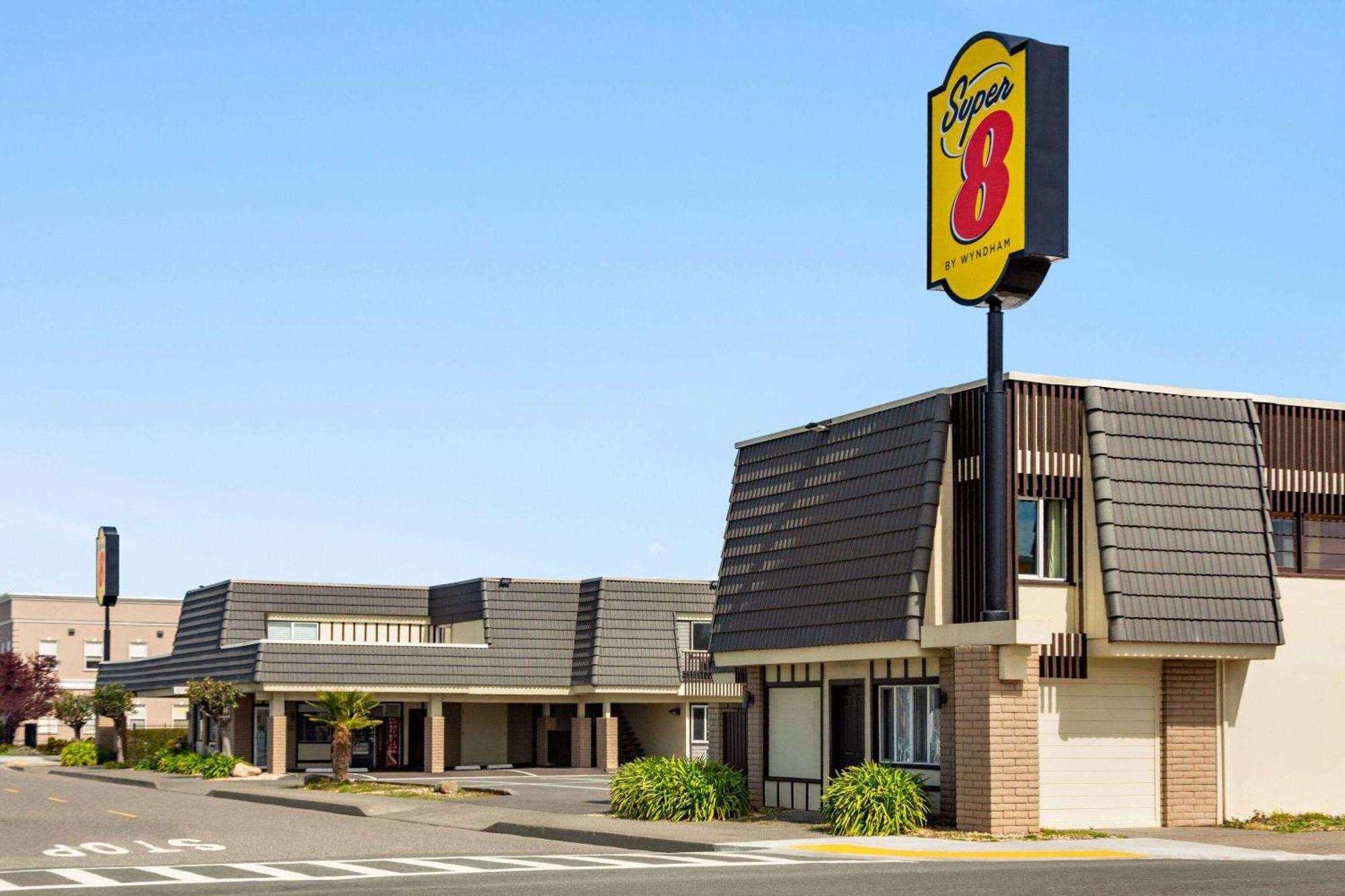 Super 8 By Wyndham Eureka Hotel Luaran gambar